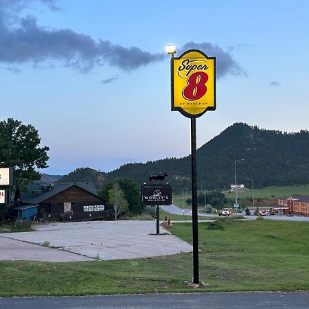 Super 8 By Wyndham Hot Springs Motel Екстериор снимка