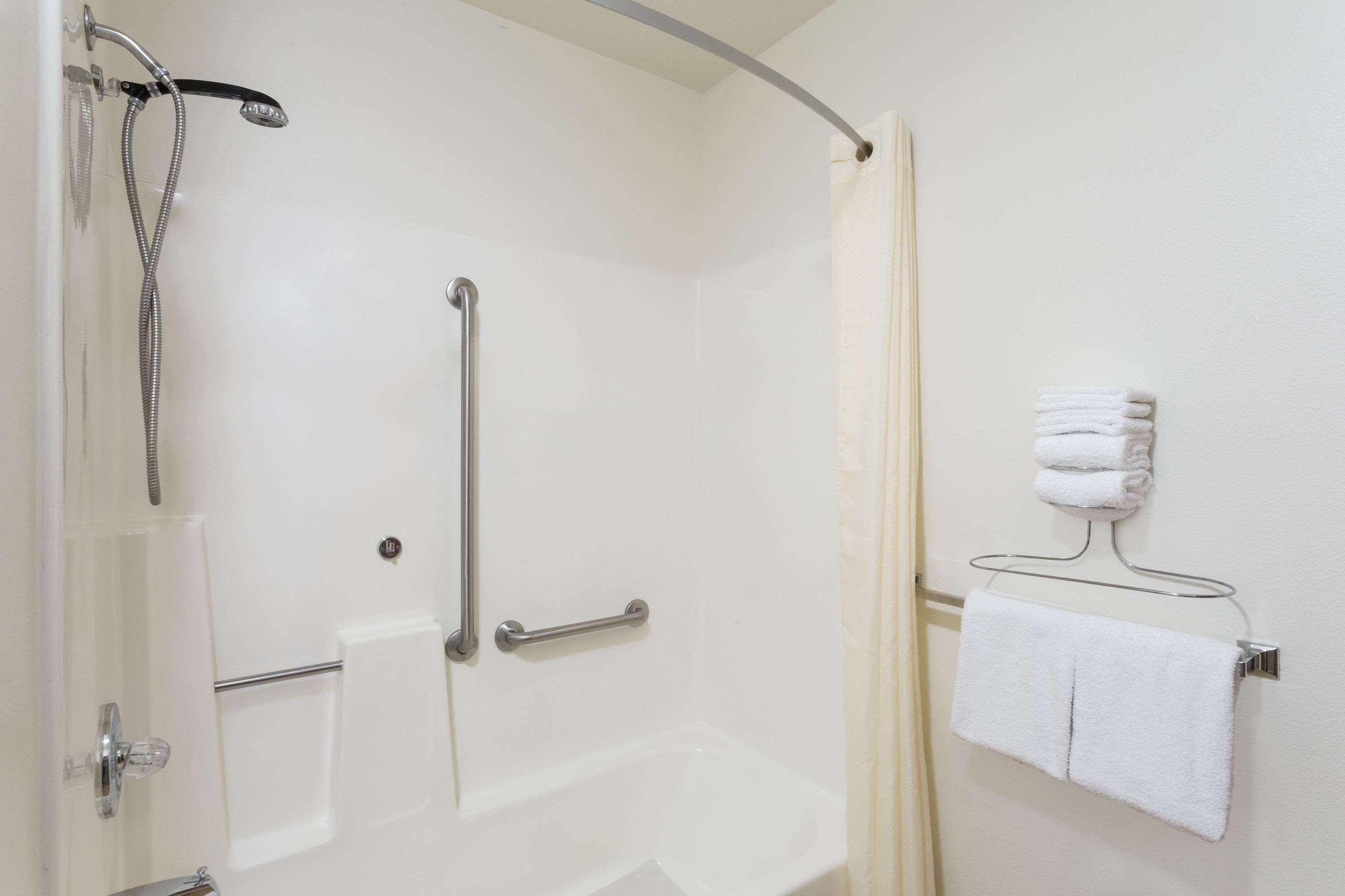 Super 8 By Wyndham Hot Springs Motel Екстериор снимка