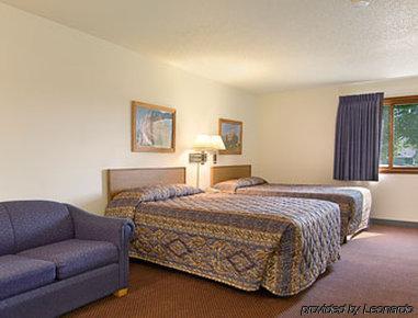 Super 8 By Wyndham Hot Springs Motel Стая снимка